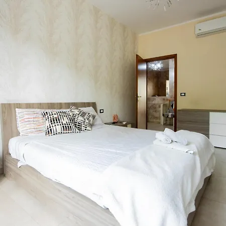 Reni House-bright Apartment+free Park Apartment