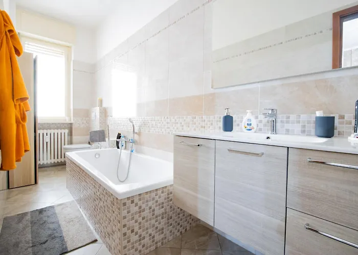 Reni House-bright Apartment+free Park Apartment *