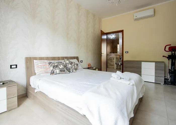 Reni House-bright Apartment+free Park Apartment